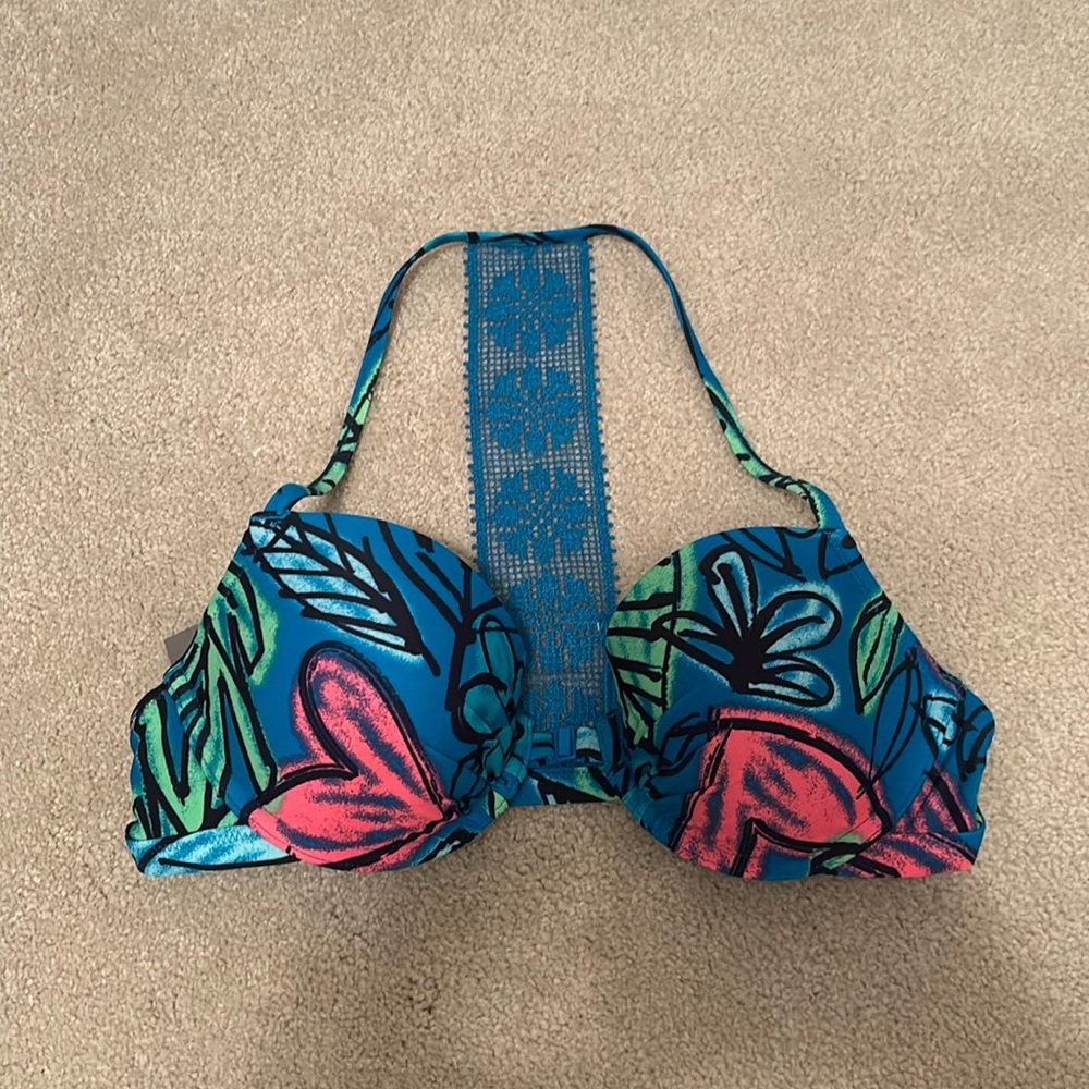 NWT! Aerie front clasp swim top!
